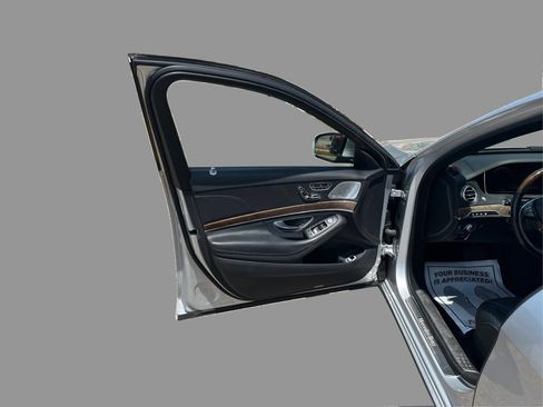 Used 2016 Mercedes-Benz S 550 4MATIC Sedan w/ Premium Package image 21