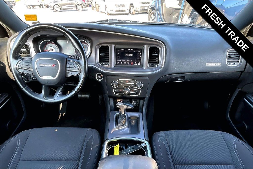 Used 2019 Dodge Charger SXT RWD image 5