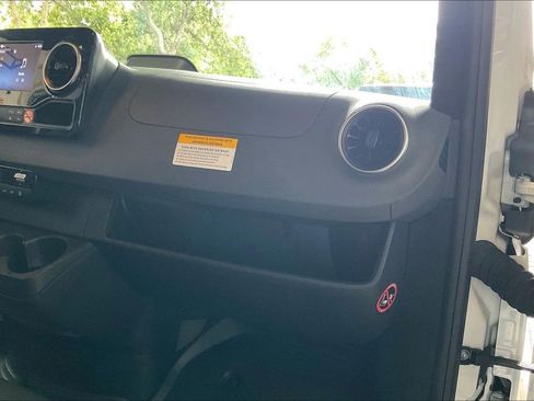 Used 2025 Mercedes-Benz Sprinter 2500 image 24