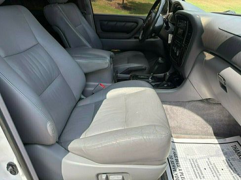 Used 2001 Toyota Land Cruiser w/ Convenience Pkg AWD/4WD image 18