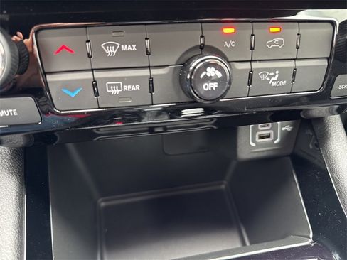 New 2026 Jeep Compass Latitude image 13