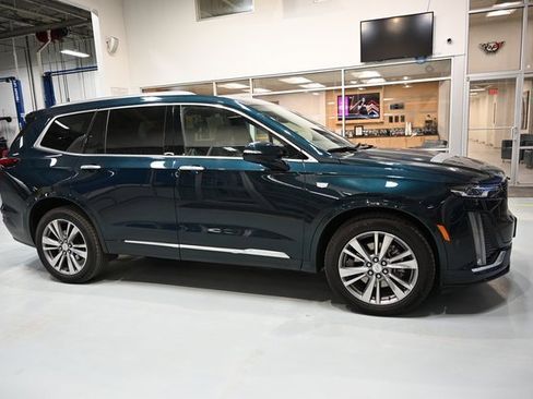 Used 2025 Cadillac XT6 Premium Luxury image 4