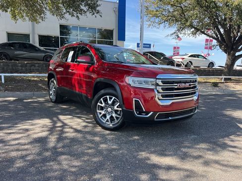 Used 2023 GMC Acadia SLT image 1