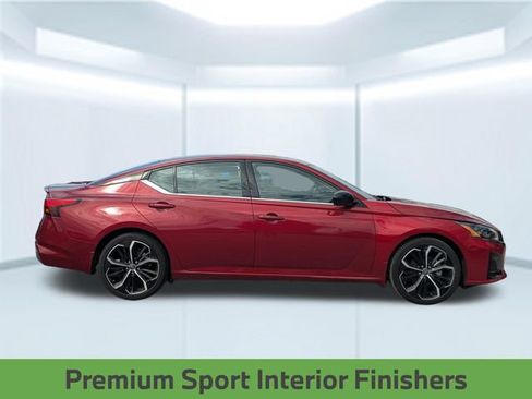 Used 2023 Nissan Altima 2.5 SR w/ SR Premium Package FWD image 8