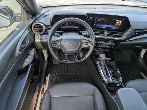 Used 2025 Chevrolet Trax RS w/ Driver Confidence Package FWD image 15