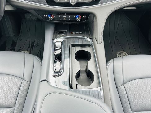 Used 2023 Buick Enclave Essence image 23