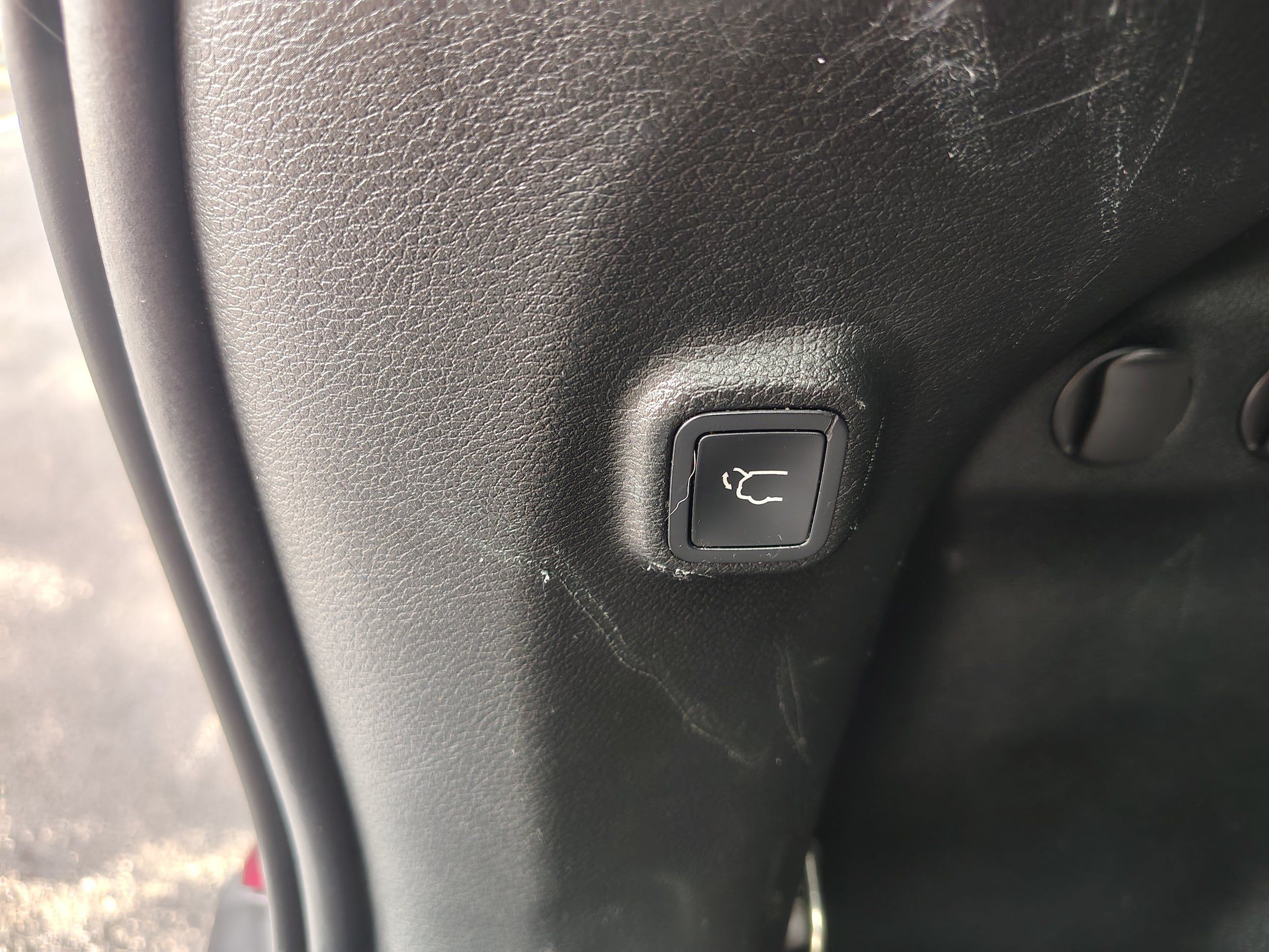 Used 2019 Jeep Cherokee Limited AWD/4WD image 14