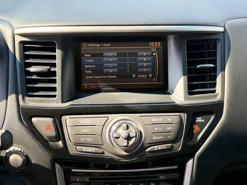 Used 2014 Nissan Pathfinder SV image 16