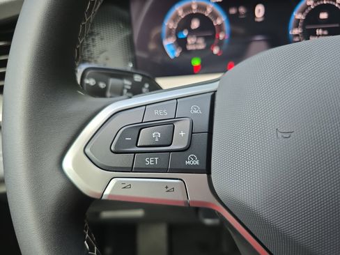 New 2025 Volkswagen Tiguan SE image 17