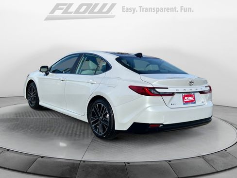 Used 2025 Toyota Camry XLE image 6