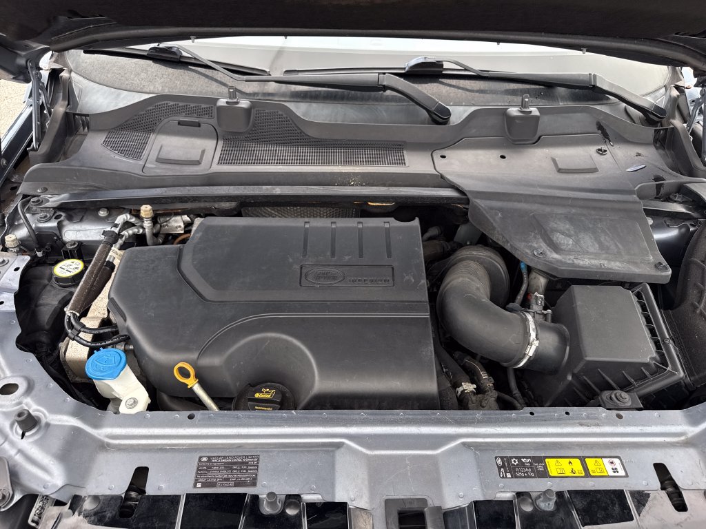 Used 2018 Land Rover Discovery Sport SE AWD/4WD image 26