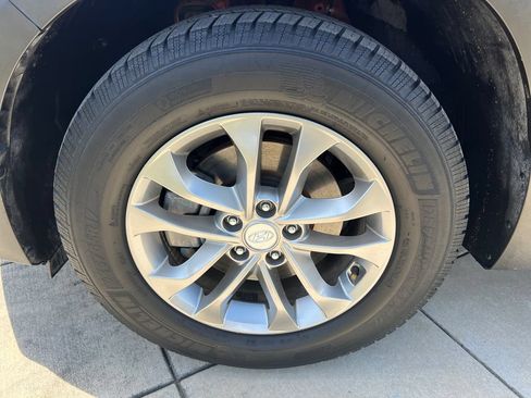 Used 2019 Hyundai Santa Fe SE AWD/4WD image 23