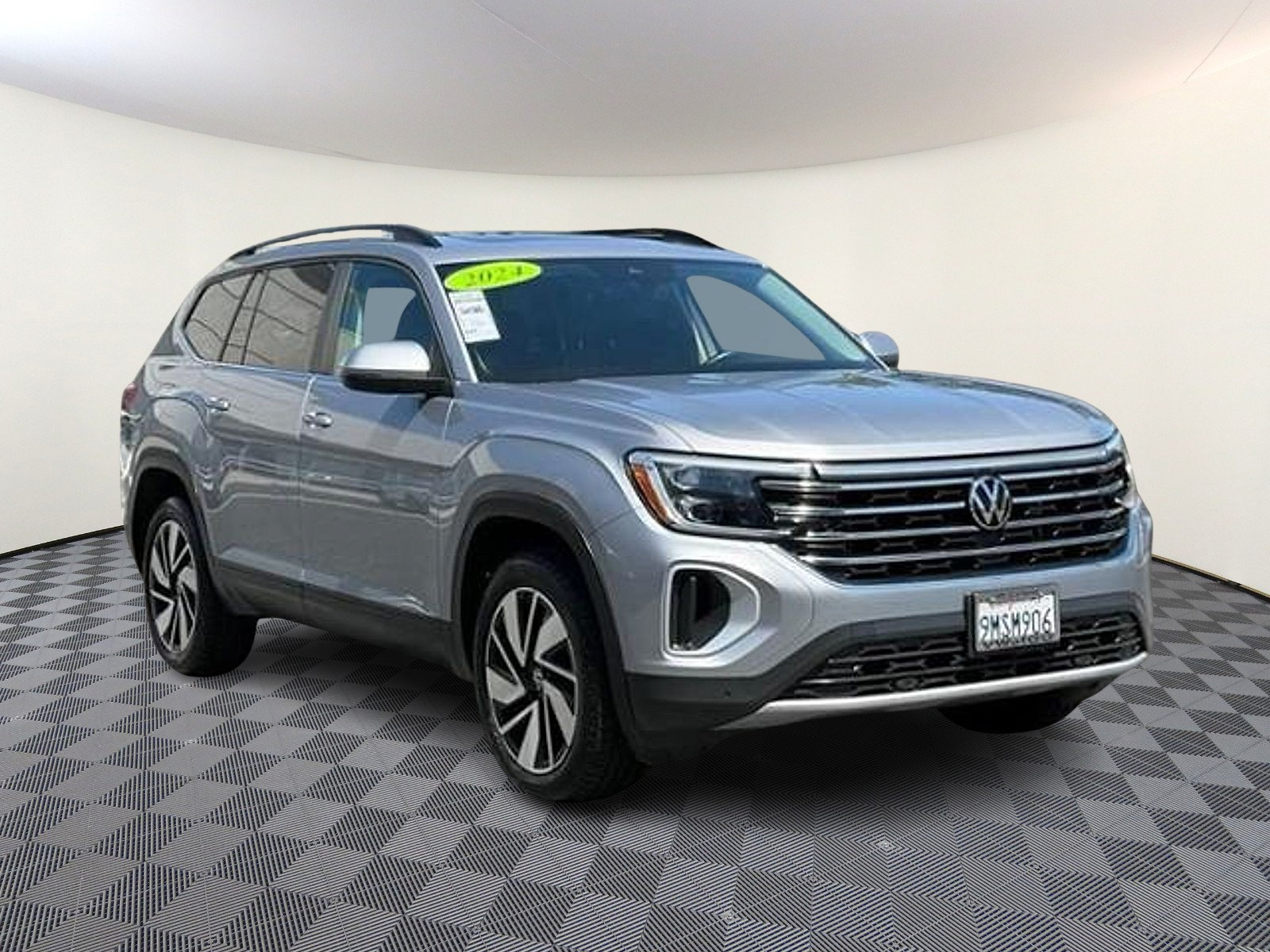 Used 2024 Volkswagen Atlas SE FWD image 1