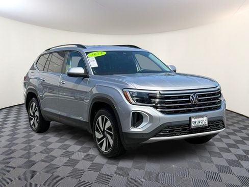 Used 2024 Volkswagen Atlas SE FWD image 1