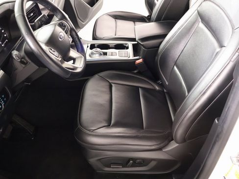 Used 2023 Ford Explorer XLT w/ Equipment Group 202A image 11