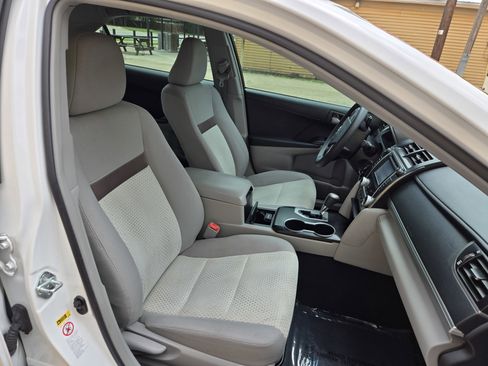 Used 2012 Toyota Camry LE FWD image 9