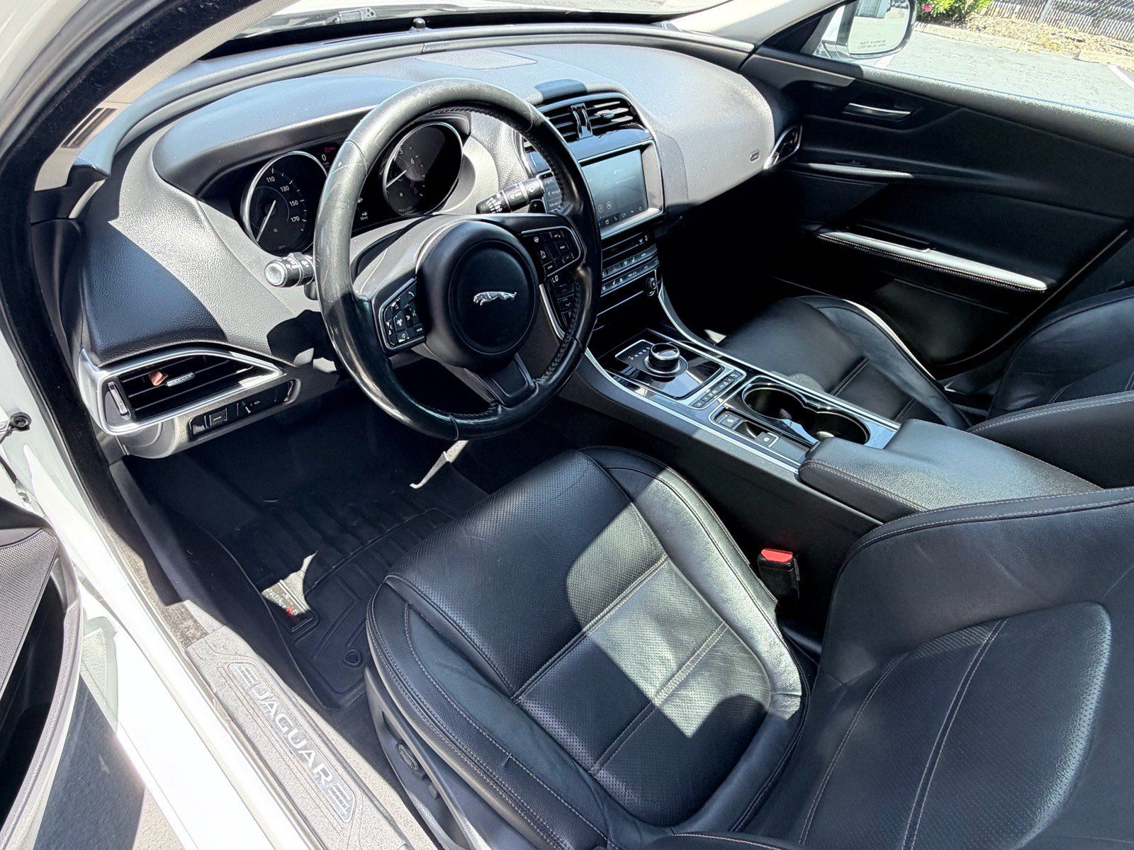 Used 2017 Jaguar XE Prestige AWD/4WD image 12