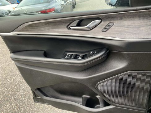 Certified 2024 Jeep Grand Cherokee Limited image 20