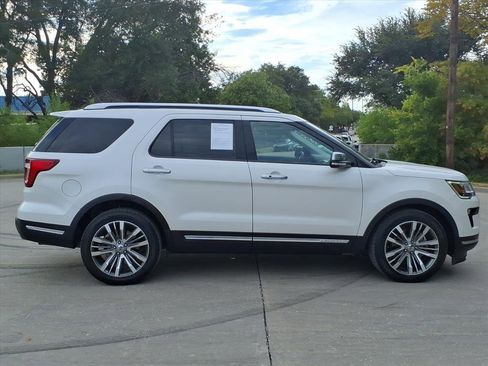 Used 2018 Ford Explorer Platinum image 2