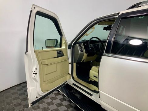 Used 2015 Ford Expedition Limited w/ Equipment Group 301A AWD/4WD image 17