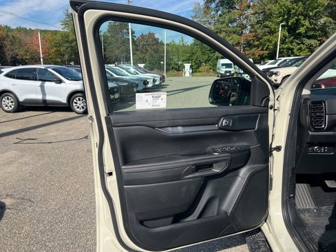 New 2025 Ford Ranger Lariat w/ Black Appearance Package image 11