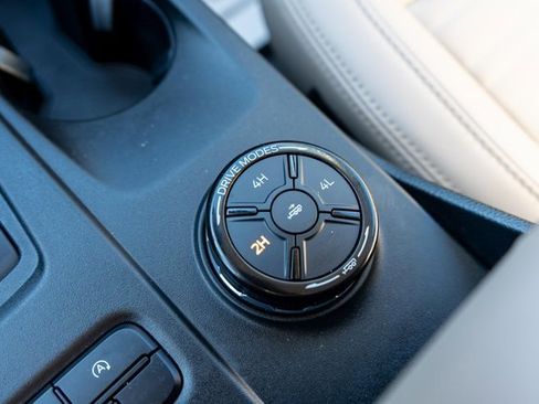 Used 2025 Ford Ranger Lariat w/ Advanced Towing Package image 32