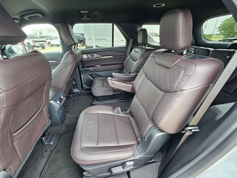 Used 2026 Ford Explorer Platinum w/ LUX Leather Package AWD/4WD image 27