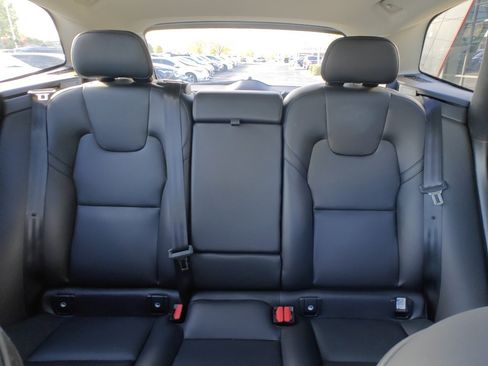 Used 2025 Volvo XC60 B5 Core image 21