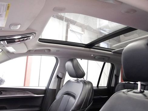 Used 2023 Jeep Grand Cherokee 4WD 4xe w/ Luxury Tech Group II image 38