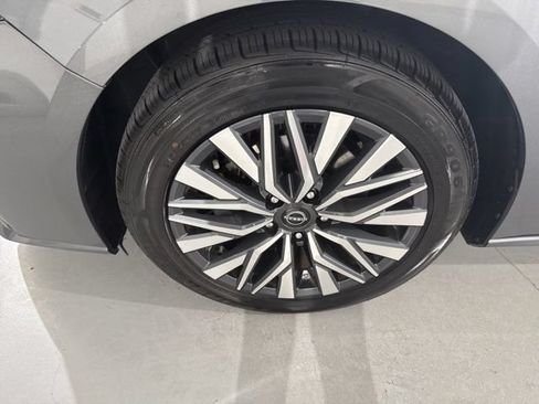 Used 2024 Nissan Altima 2.5 SV FWD image 5