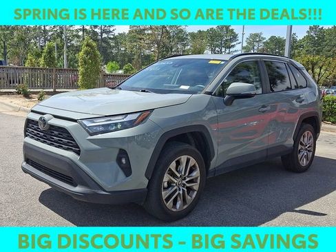 Used 2023 Toyota RAV4 XLE Premium image 4