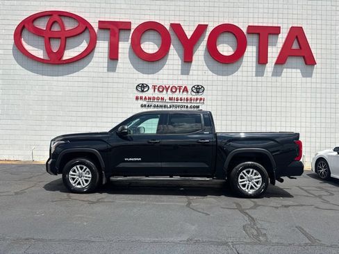 Used 2025 Toyota Tundra SR5 w/ SR5 Convenience Package AWD/4WD image 5