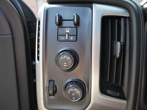 Used 2019 GMC Sierra 2500 SLE w/ SLE Preferred Package AWD/4WD image 11