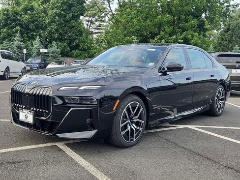 Used 2026 BMW 740i xDrive w/ Premium Package AWD/4WD image 3