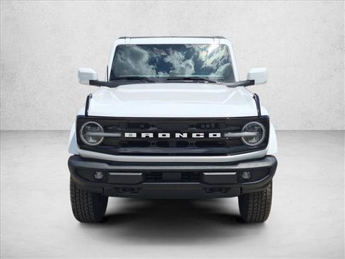 Used 2025 Ford Bronco Outer Banks AWD/4WD image 2