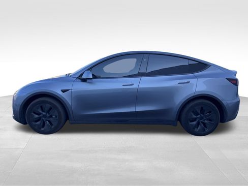 Used 2025 Tesla Model Y Long Range RWD image 8