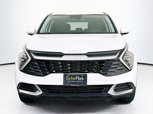 Used 2025 Kia Sportage LX image 2
