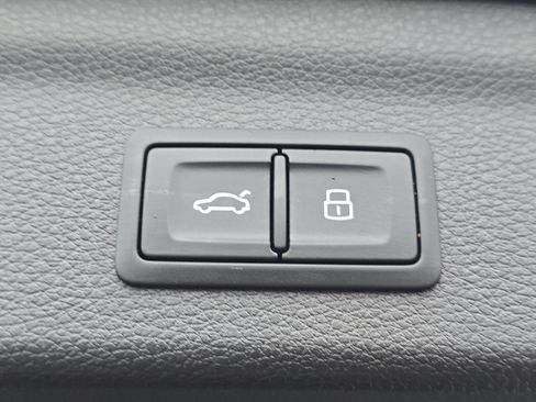 Certified 2025 Audi Q3 2.0T Premium w/ Convenience Package image 17