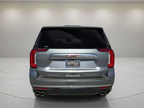 Used 2021 GMC Yukon Denali w/ Denali Premium Package image 4