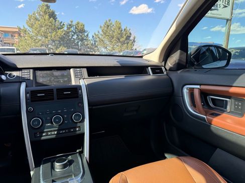 Used 2017 Land Rover Discovery Sport HSE Luxury image 27