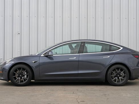 Used 2020 Tesla Model 3 Standard Range Plus image 9