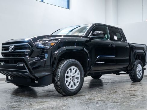 New 2026 Toyota Tacoma SR5 image 3