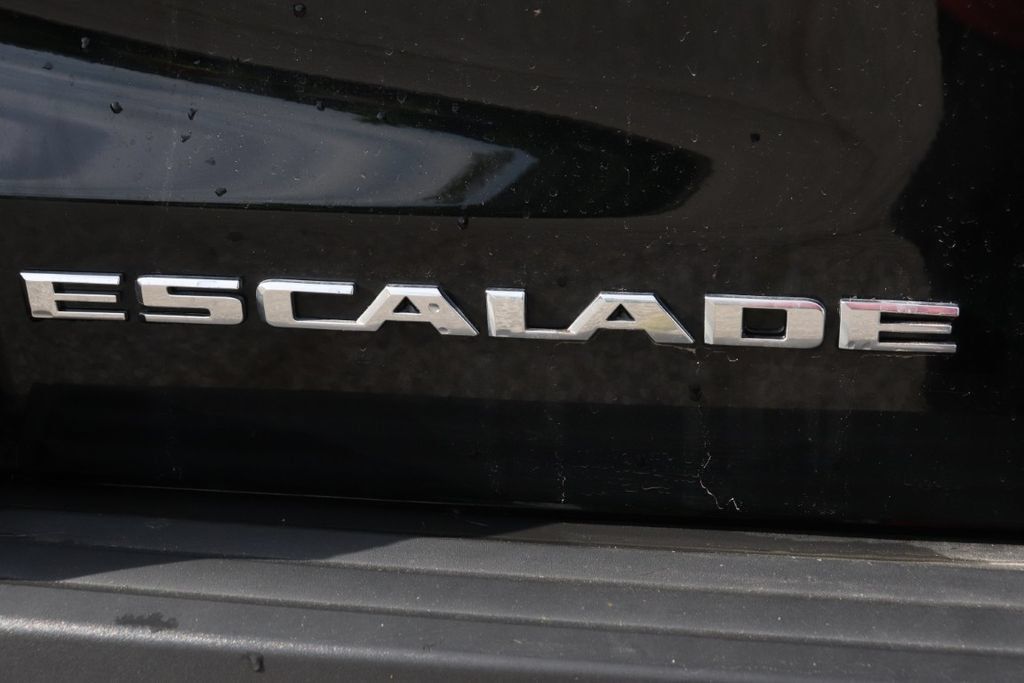 Used 2017 Cadillac Escalade Luxury AWD/4WD image 36