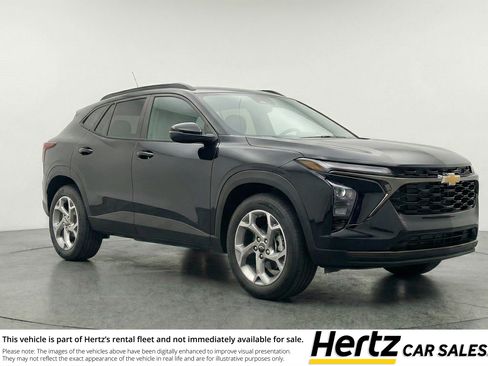 Used 2025 Chevrolet Trax LT w/ LT Convenience Package image 1