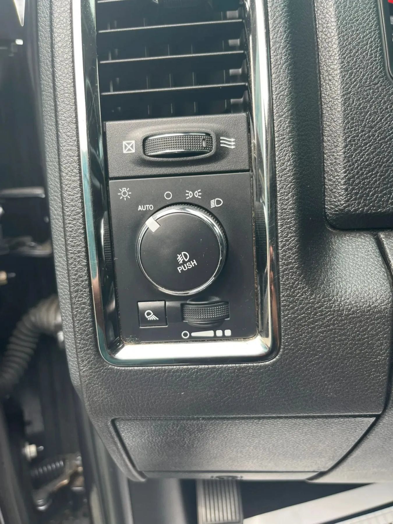 Used 2017 RAM 1500 Sport w/ Convenience Group AWD/4WD image 29
