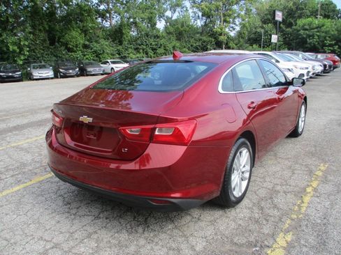 Used 2018 Chevrolet Malibu LT w/ Driver Confidence Package FWD image 3
