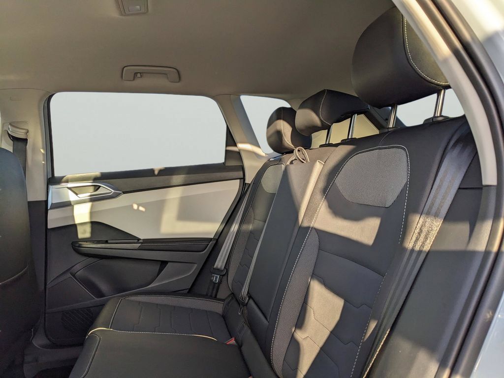 New 2026 Volkswagen Taos SE FWD image 15