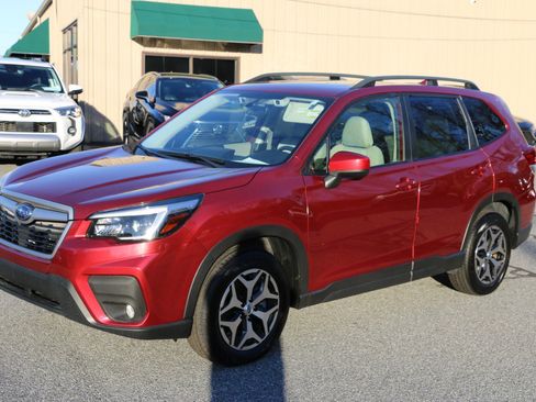 Used 2021 Subaru Forester Premium image 1
