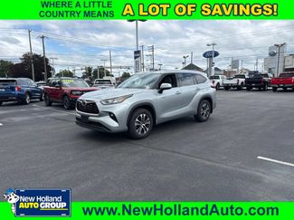 Used 2020 Toyota Highlander XLE AWD/4WD video 1