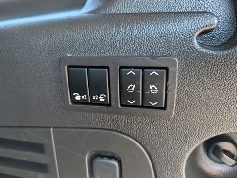 Used 2016 Chevrolet Suburban LTZ image 15